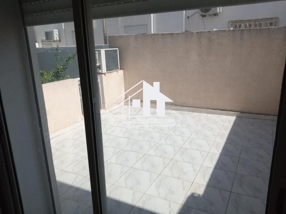 A louer étage de villa S+2 indépendant à khaznadar