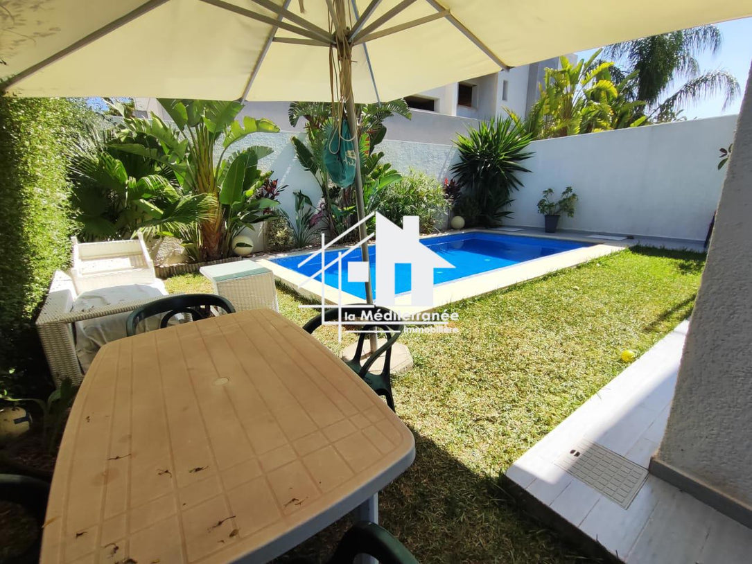 A vendre une superbe villa jumelée avec piscine et jardin