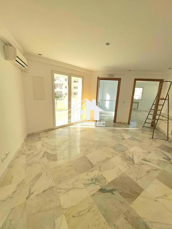 Un appartement S+3 à Marsa plage