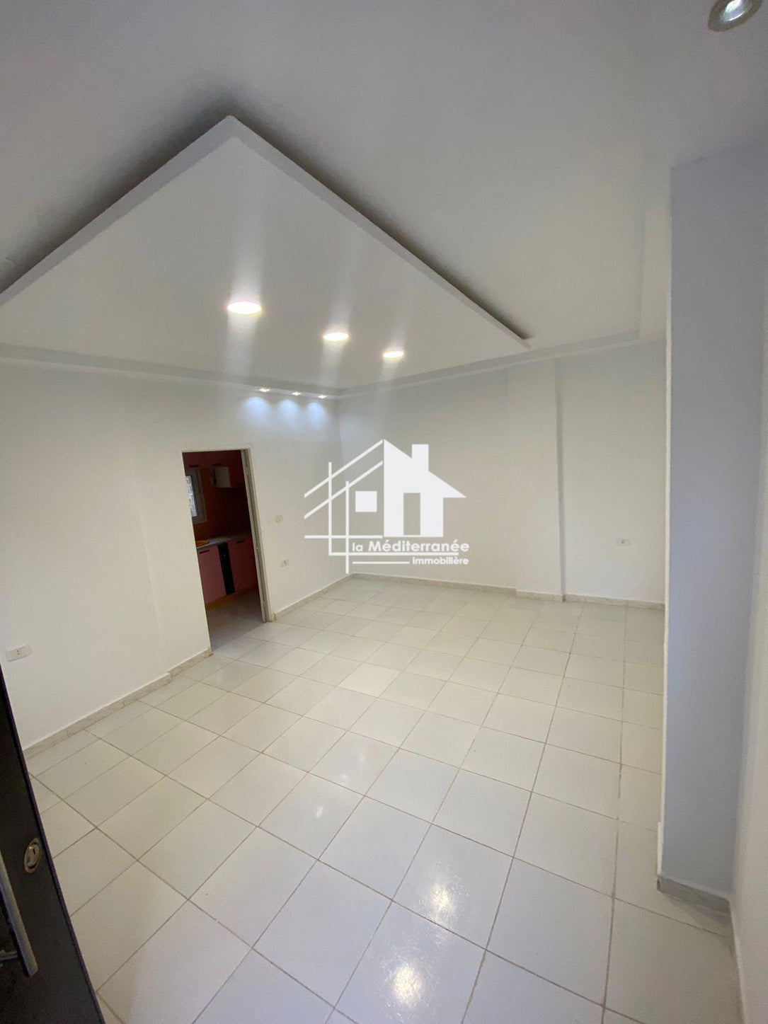 A louer étage de villa S+1 à khaznadar