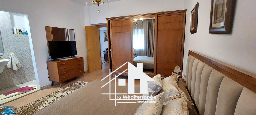 A louer villa S+5 avec piscine à la Soukra