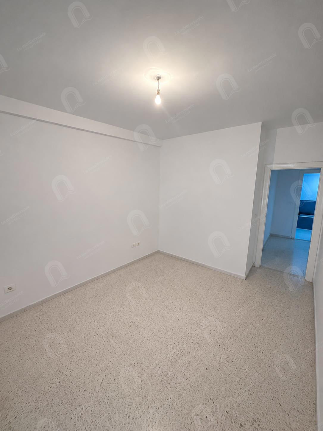 A vendre appartement S+2 situé au Rdc  au bardo 2 ras tabia