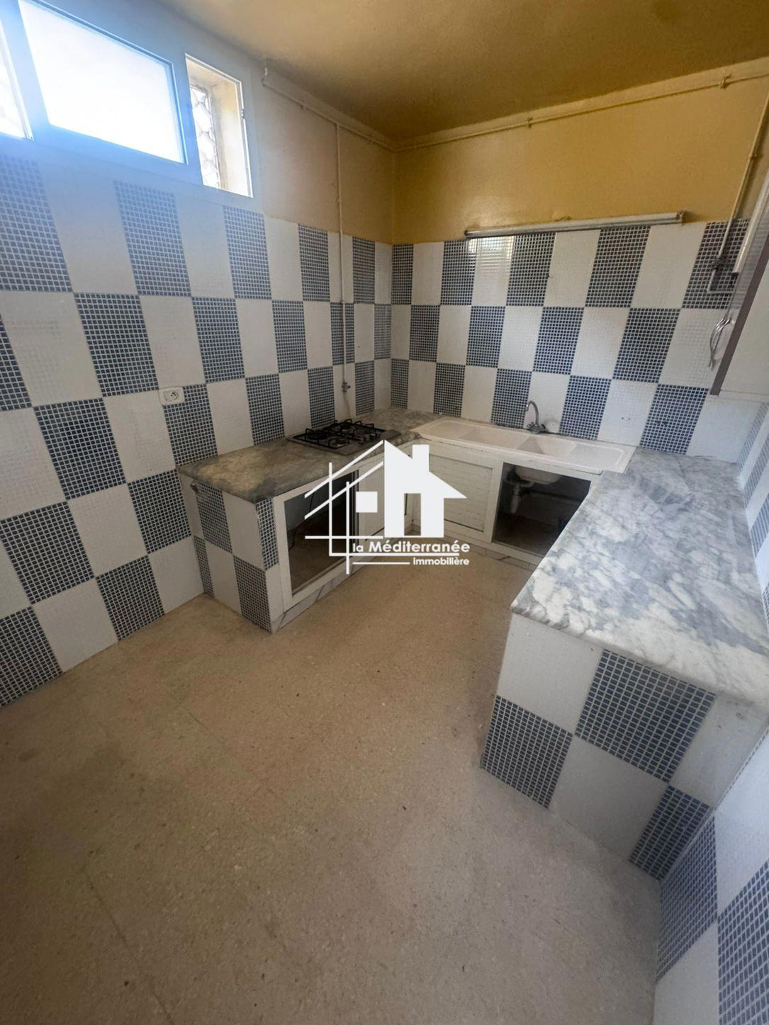 un studio s+1 au rdc a louer situé à rue bayrouth