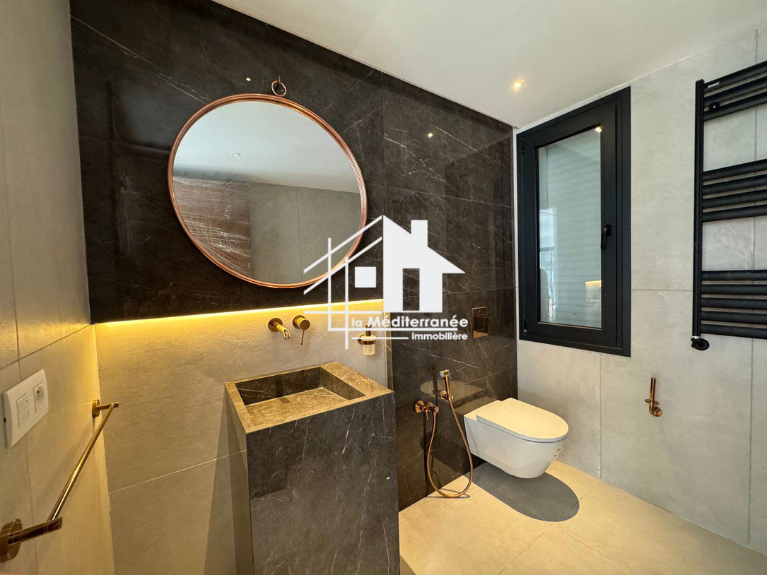 Une magnifique villa S+3 avec piscine à cité les pins