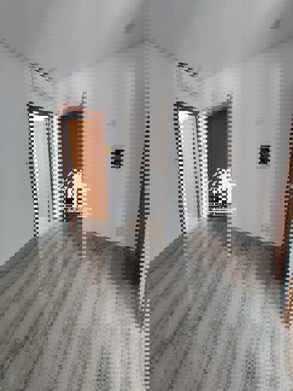 Appartement s+3 à utilisation bureautique