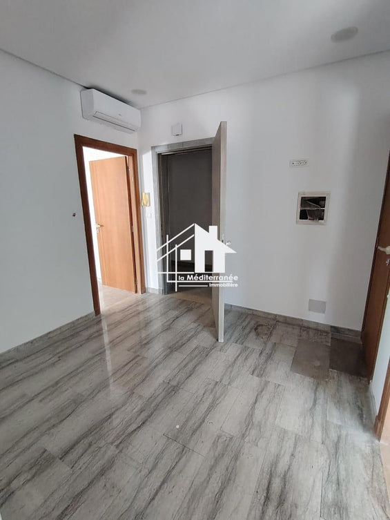 Appartement s+3 à utilisation bureautique