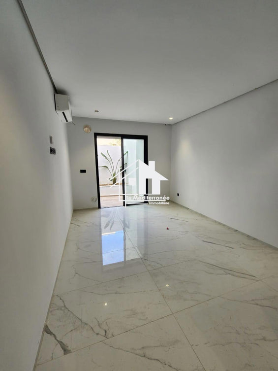 A vendre S1 avec terrasse à la nouvelle soukra