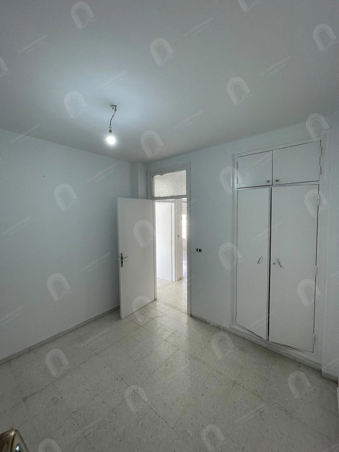 A vendre un appartement S+3 à cité ennasr