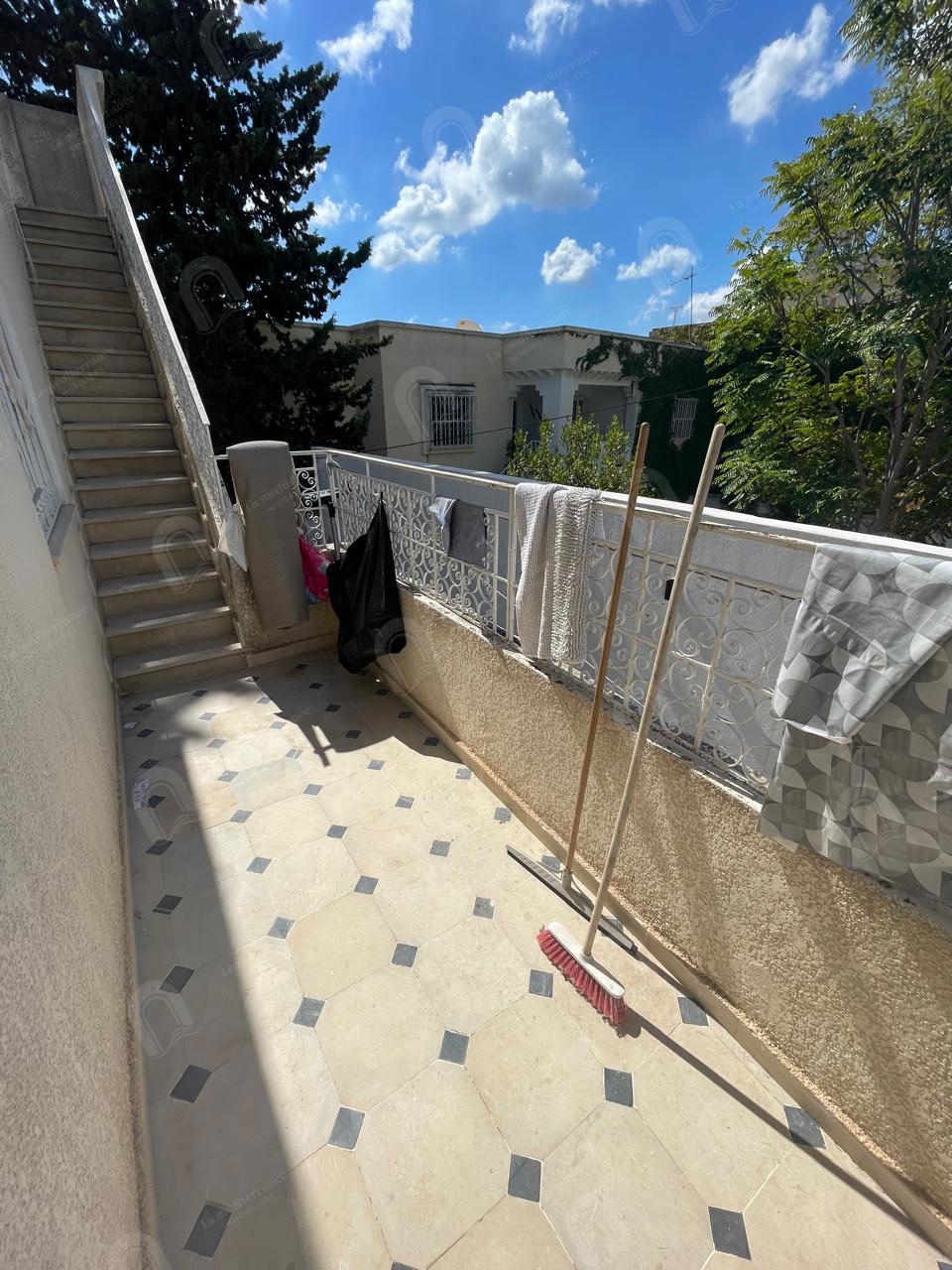A louer un étage de villa S+3 hst au bardo