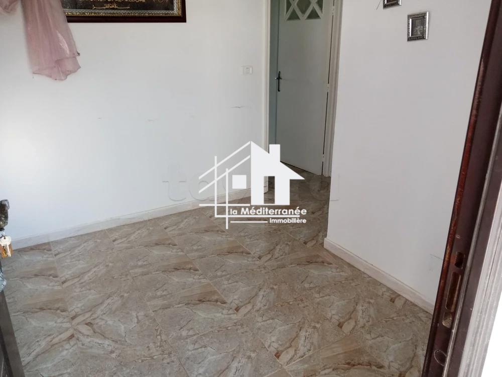 A louer étage de villa S+2 indépendant à khaznadar