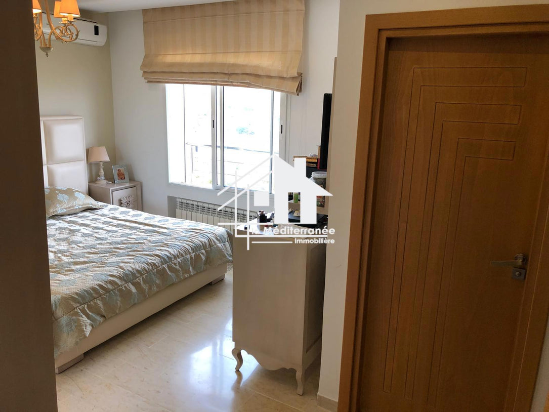 Un Spacieux S+4 A Vendre à Ennasr 2