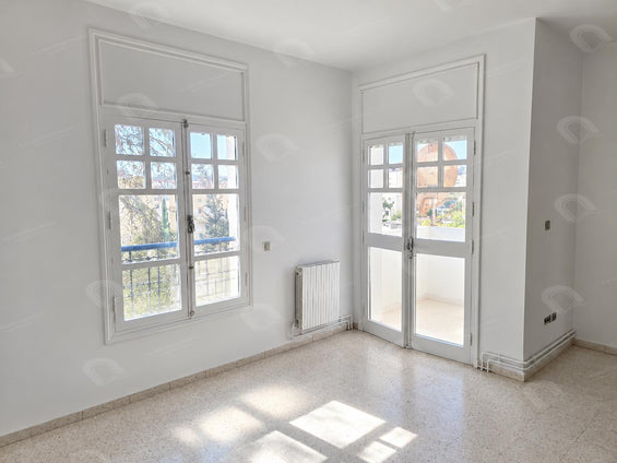 A vendre un appartement S+3 à cité ennasr