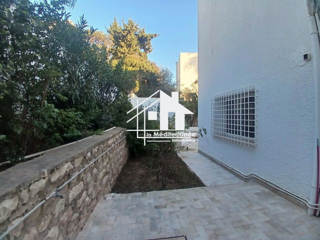 A louer villa s+4 à gammarth