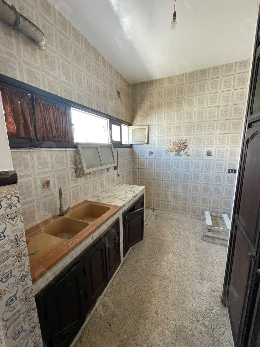 A louer un étage de villa S+3 indépendant situé au 1er étage