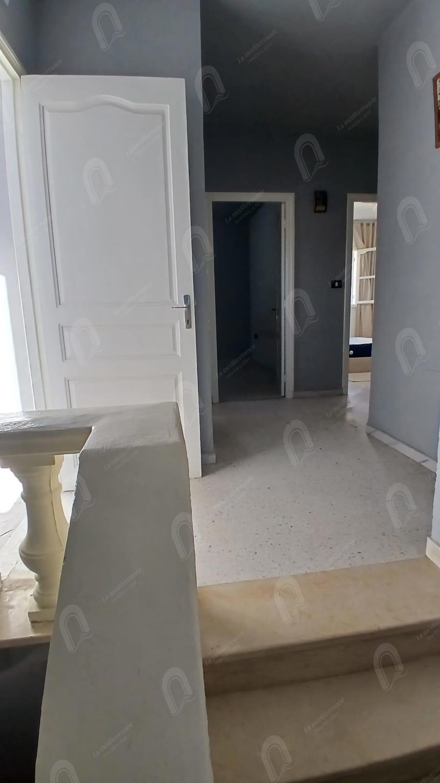 A loue rvilla S+4 de style duplex, indépendante au bardo