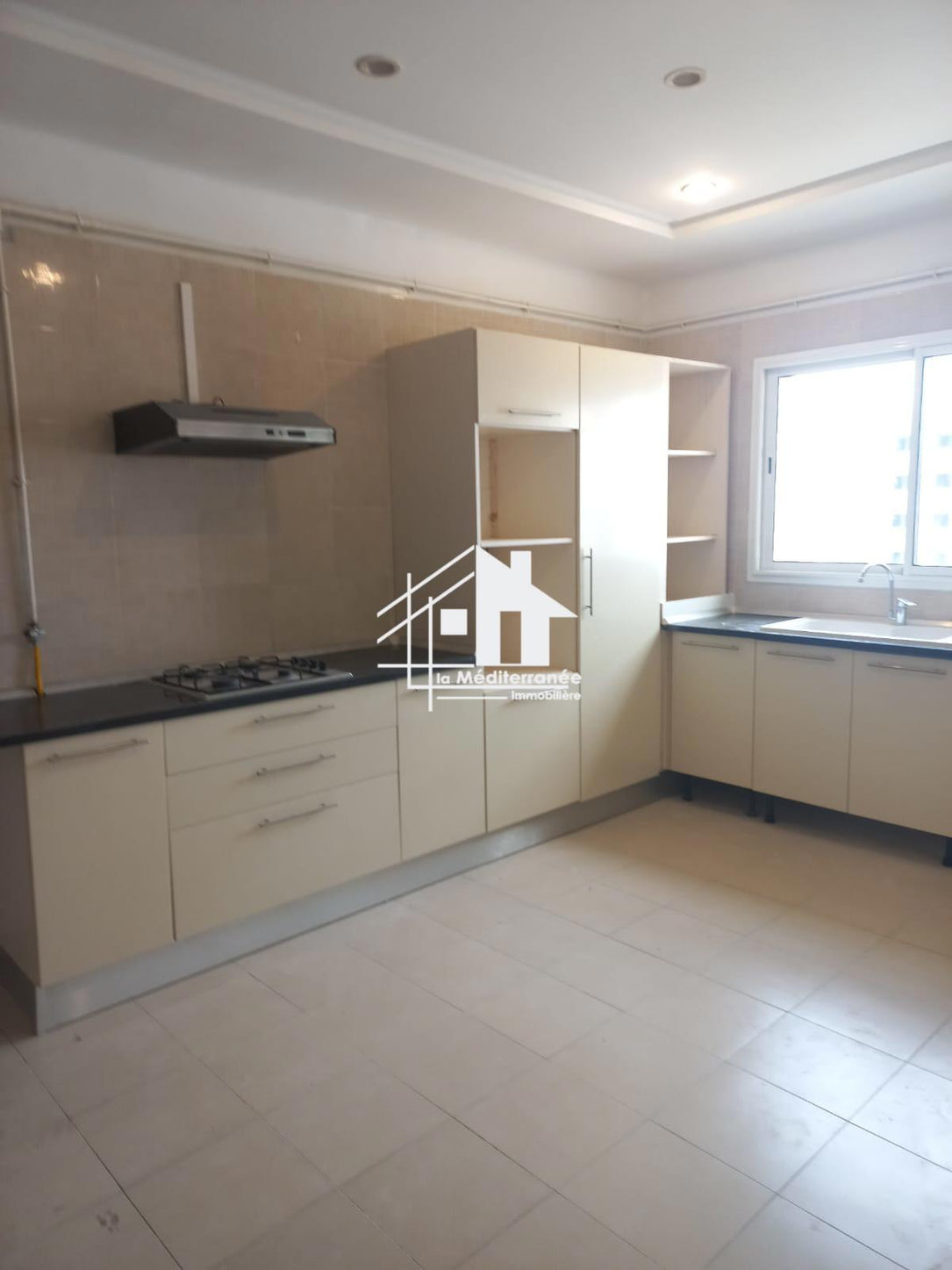 A louer un appartement s+3 aux jardins de Carthage