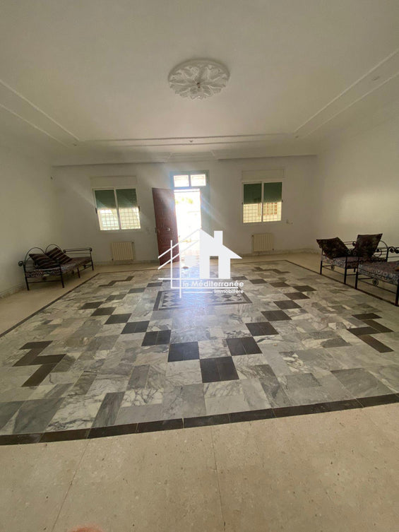 A louer étage de villa S+2 au bardo