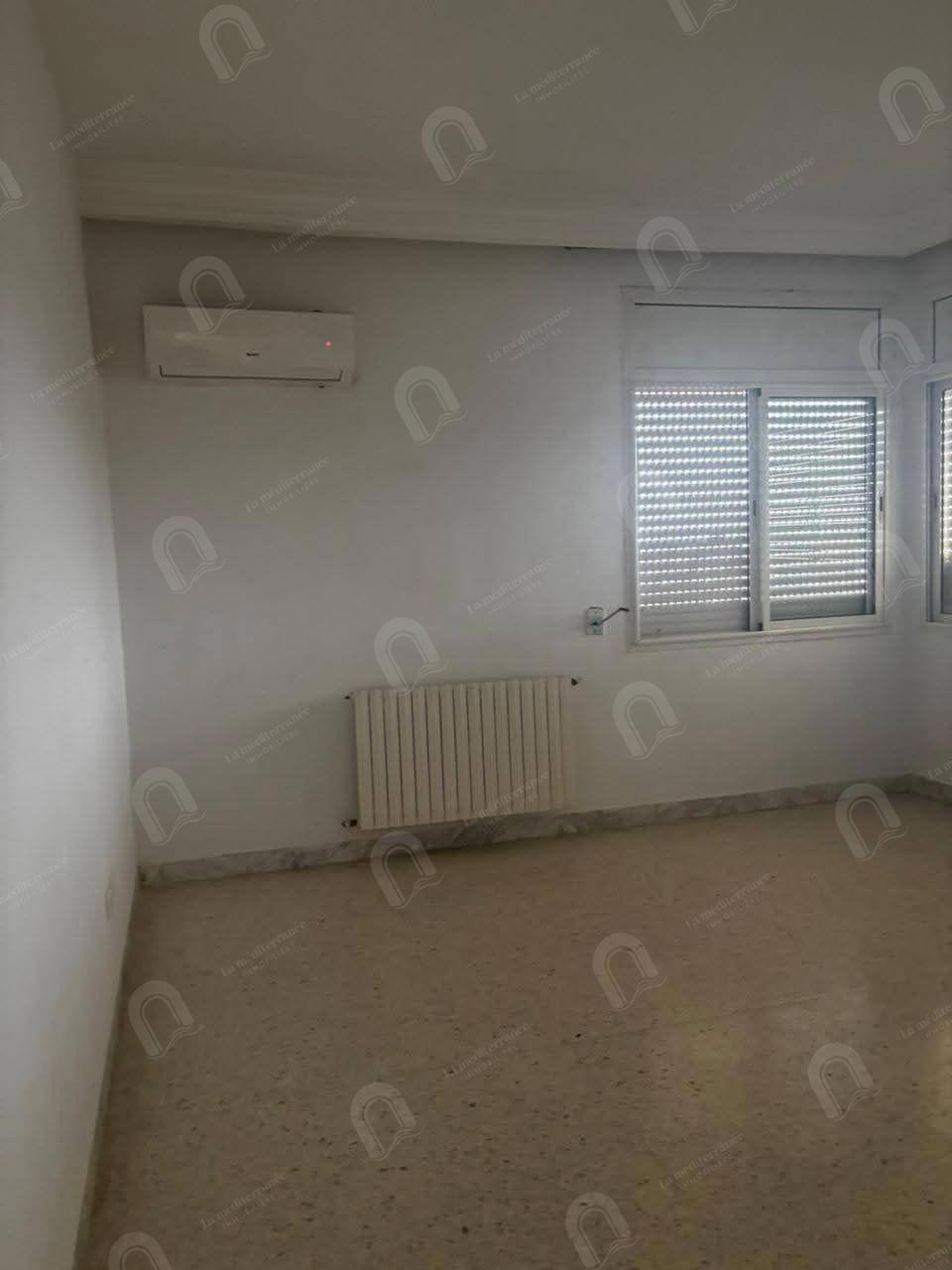 A louer un appartement s+2 à Manar 1