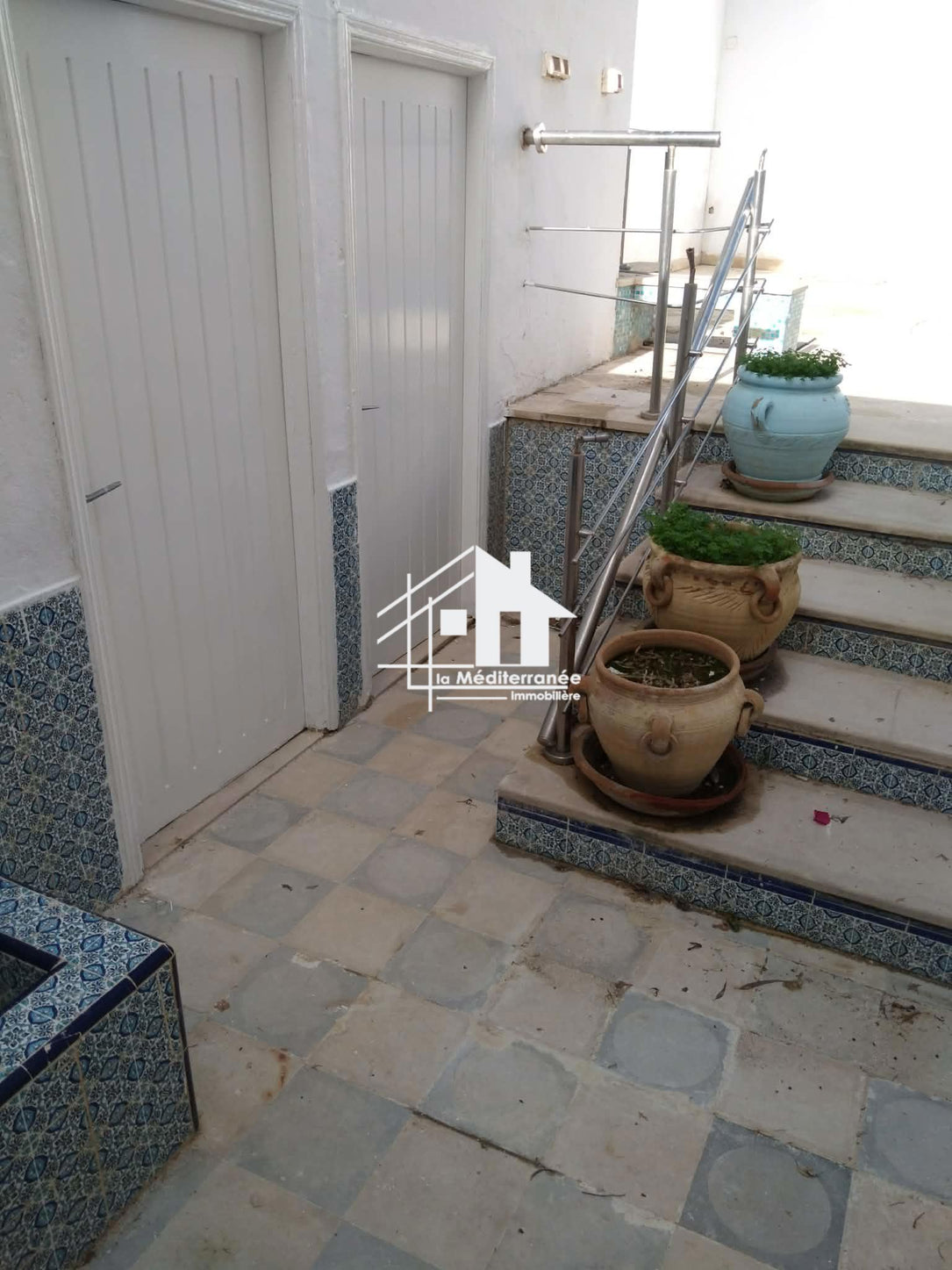 A louer villa S+5 à El Mana 1