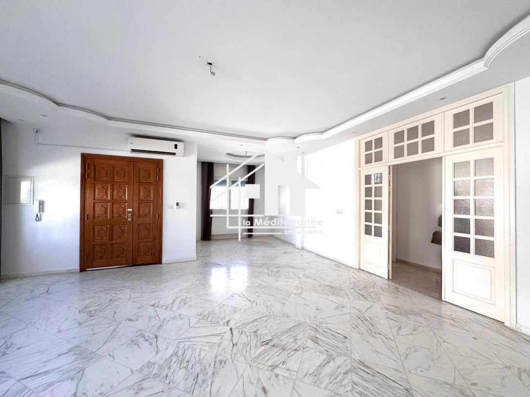 Etage de villa S+1 à la Marsa