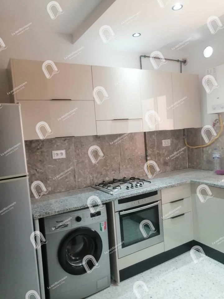 A louer étage de villa S+3 situé au 1er étage à denden