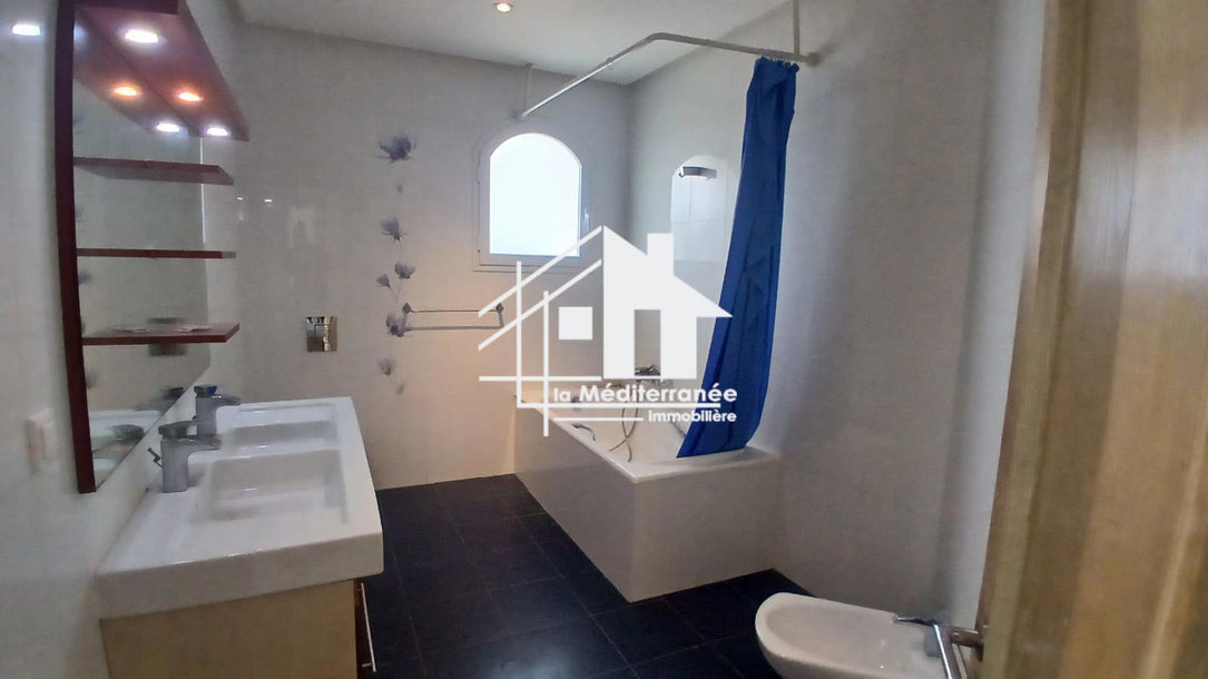 A vendre une villa S+6 gammarth