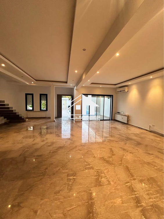 une villa S+5 a gammarth