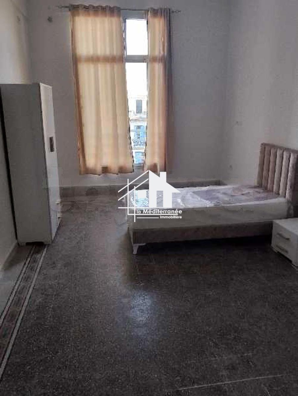 A vendre appartement S+3 à l'avenue de Carthage, Tunis