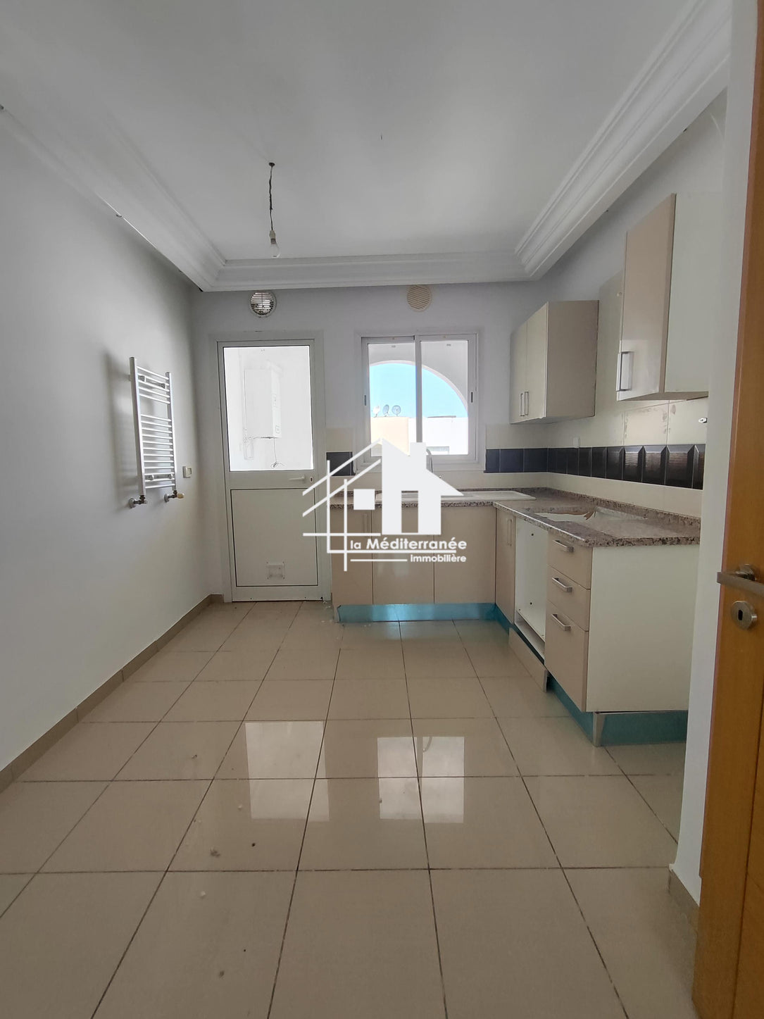 A vendre S+2 jamais habitée a la cité Wahat