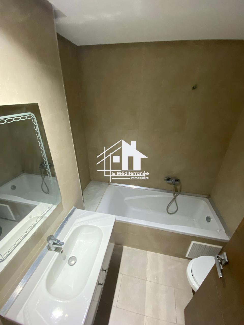 A vendre appartement S+3 HST à Manouba