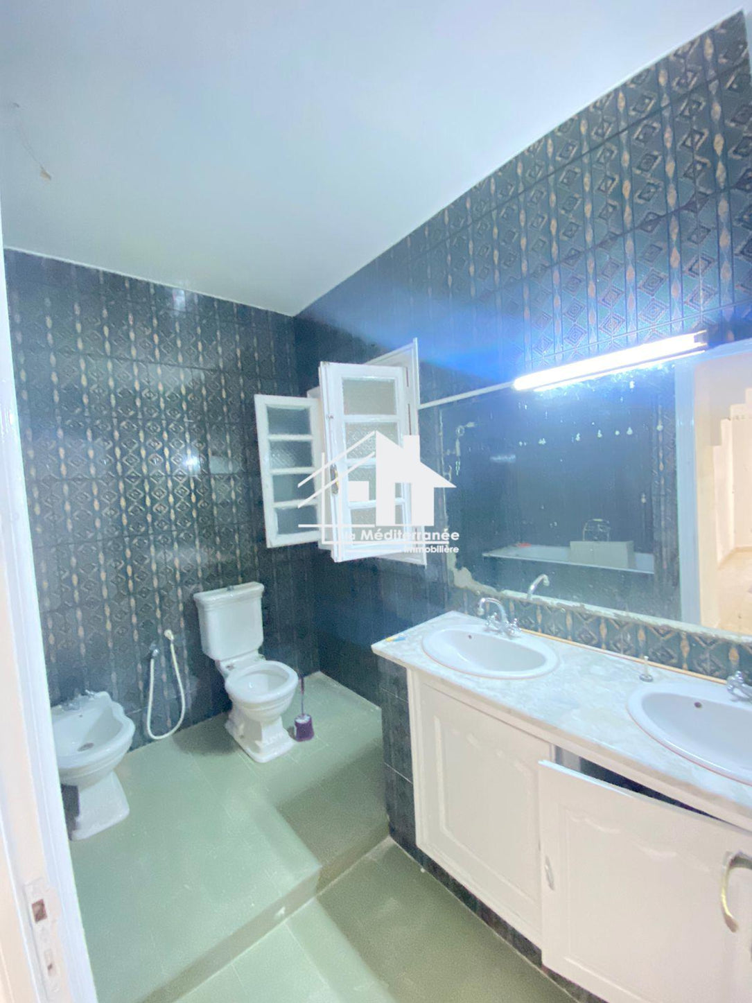 A louer un étage de villa H+2 à un usage bureautique au bardo