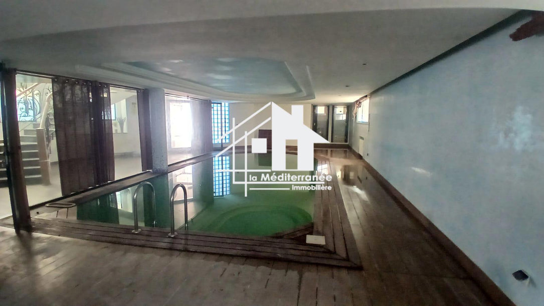 A vendre une villa S+6 gammarth