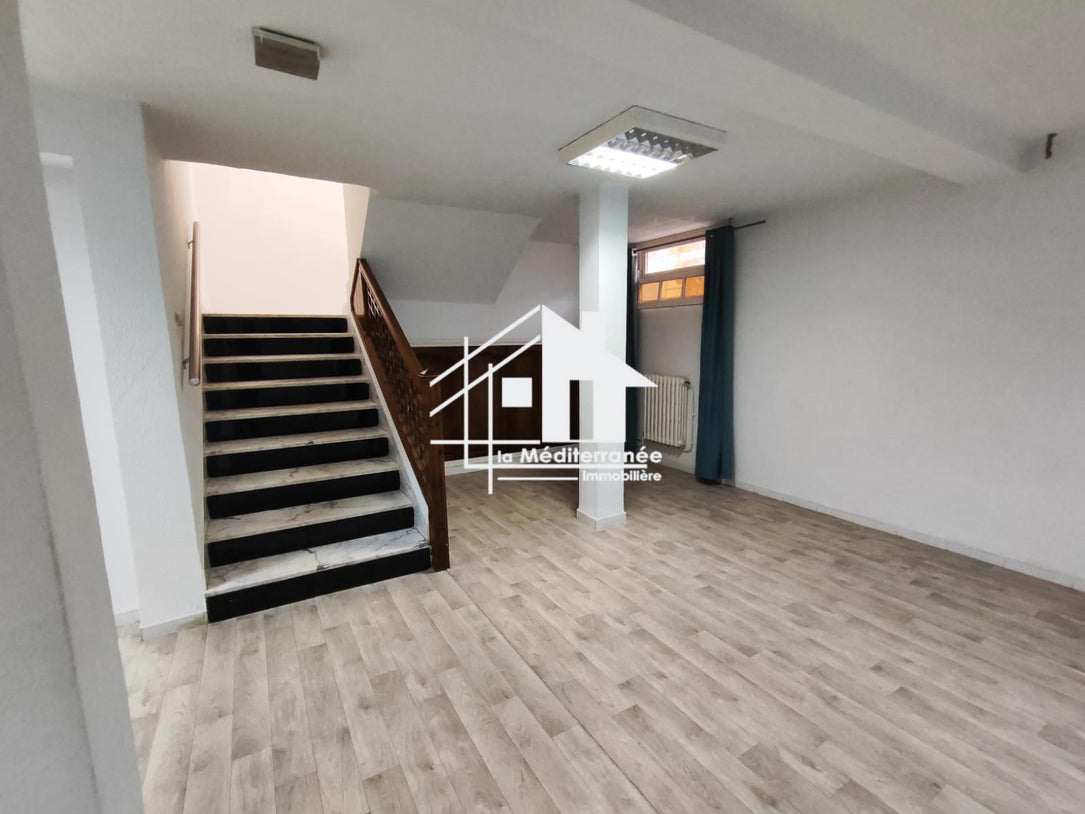 A louer local commercial de 160m2