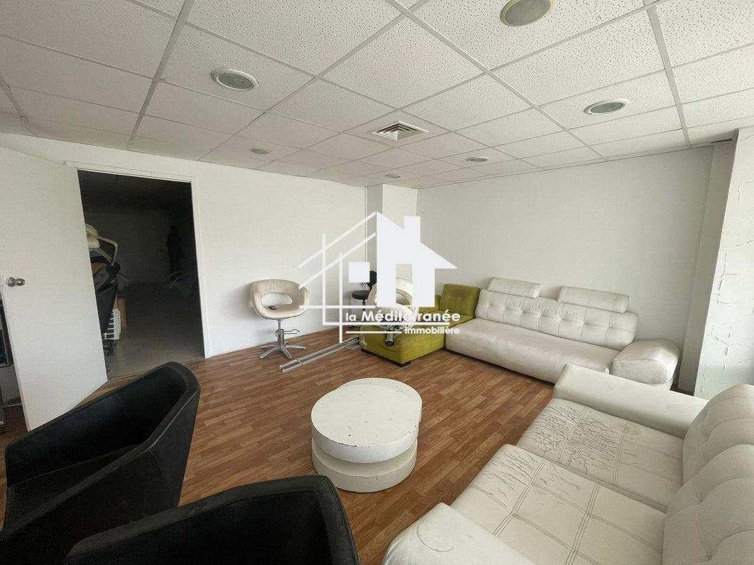 a vendre local 220 m² aux jardin el menzeh2