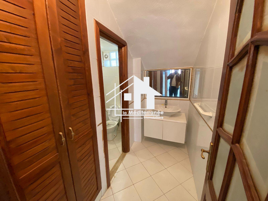 A louer un RDC de villa S+4 aux Jardins de Carthage