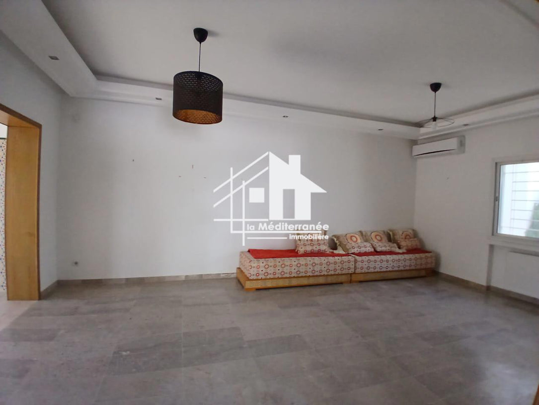 A louer triplex aux jardin de carthage