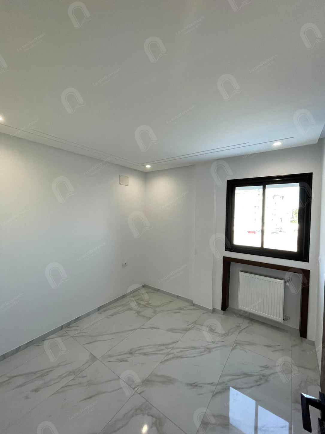 A vendre un appartement S+3 hst jamais habité
