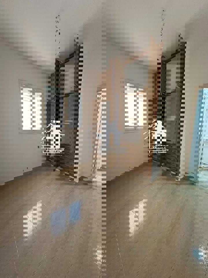 A louer étage de villa S+2 à khaznadar