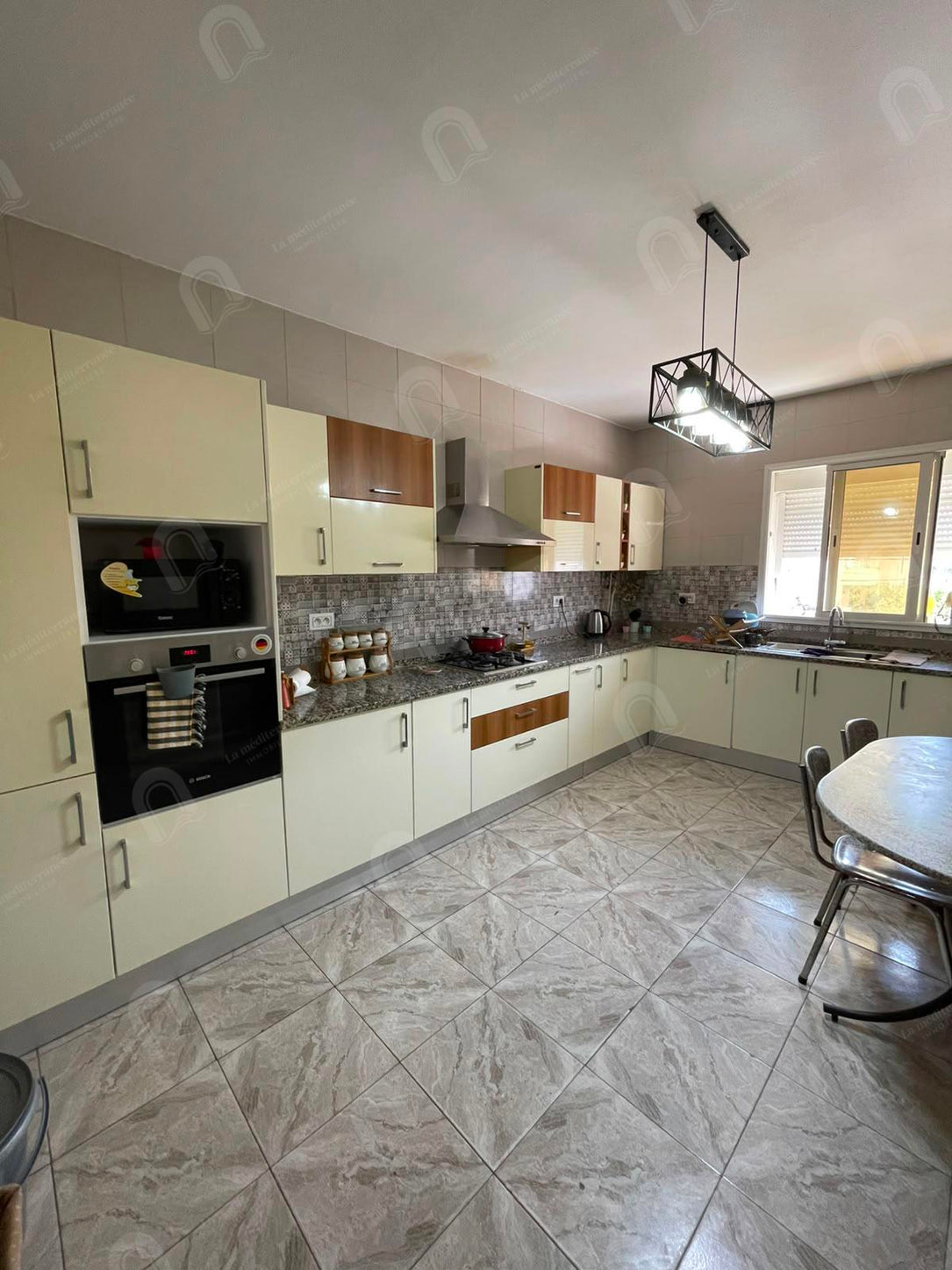 A vendre étage de villa 2S+2 Hst au bardo hedi haker
