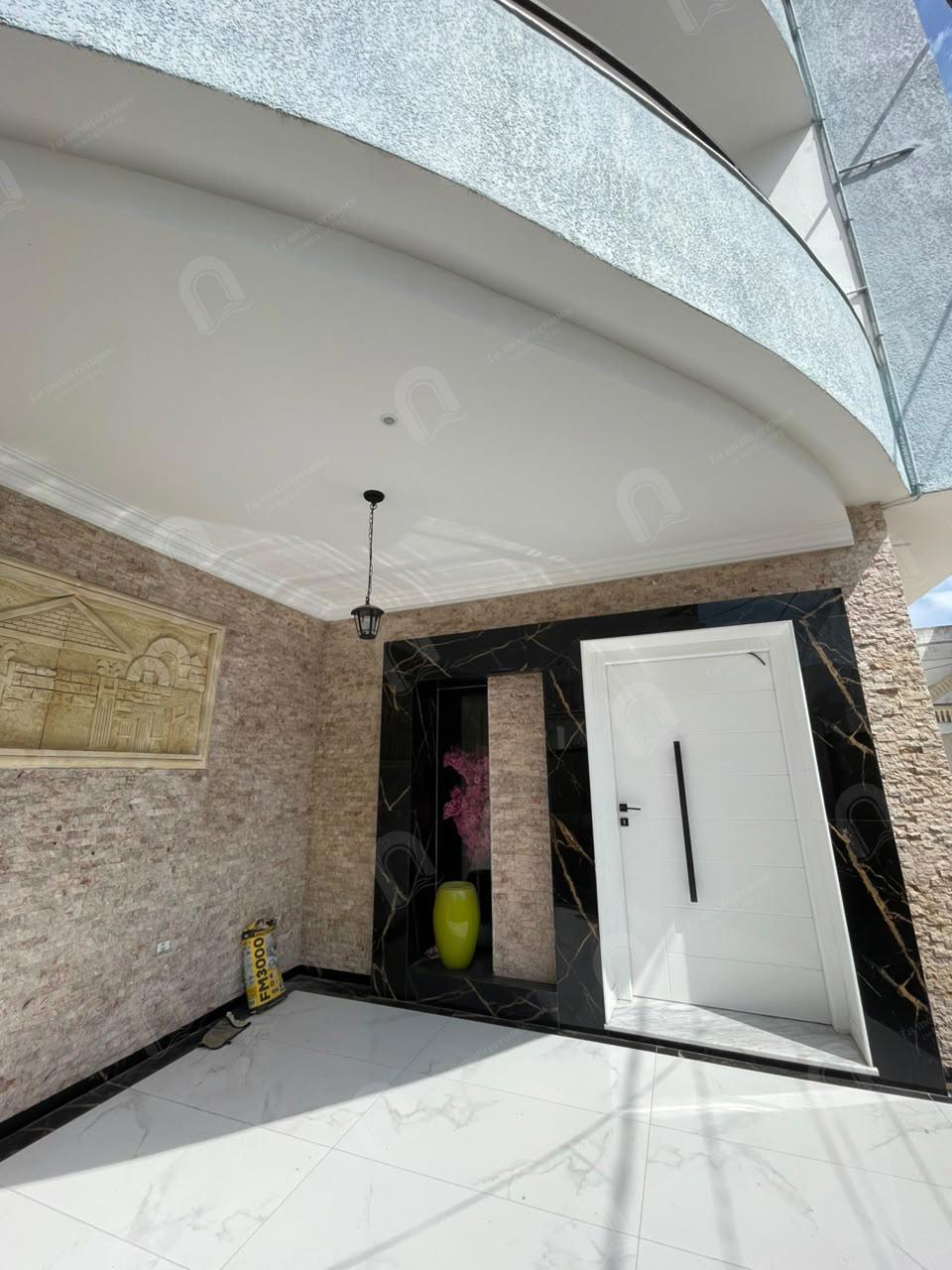 A louer un étage de villa S+3 meublé