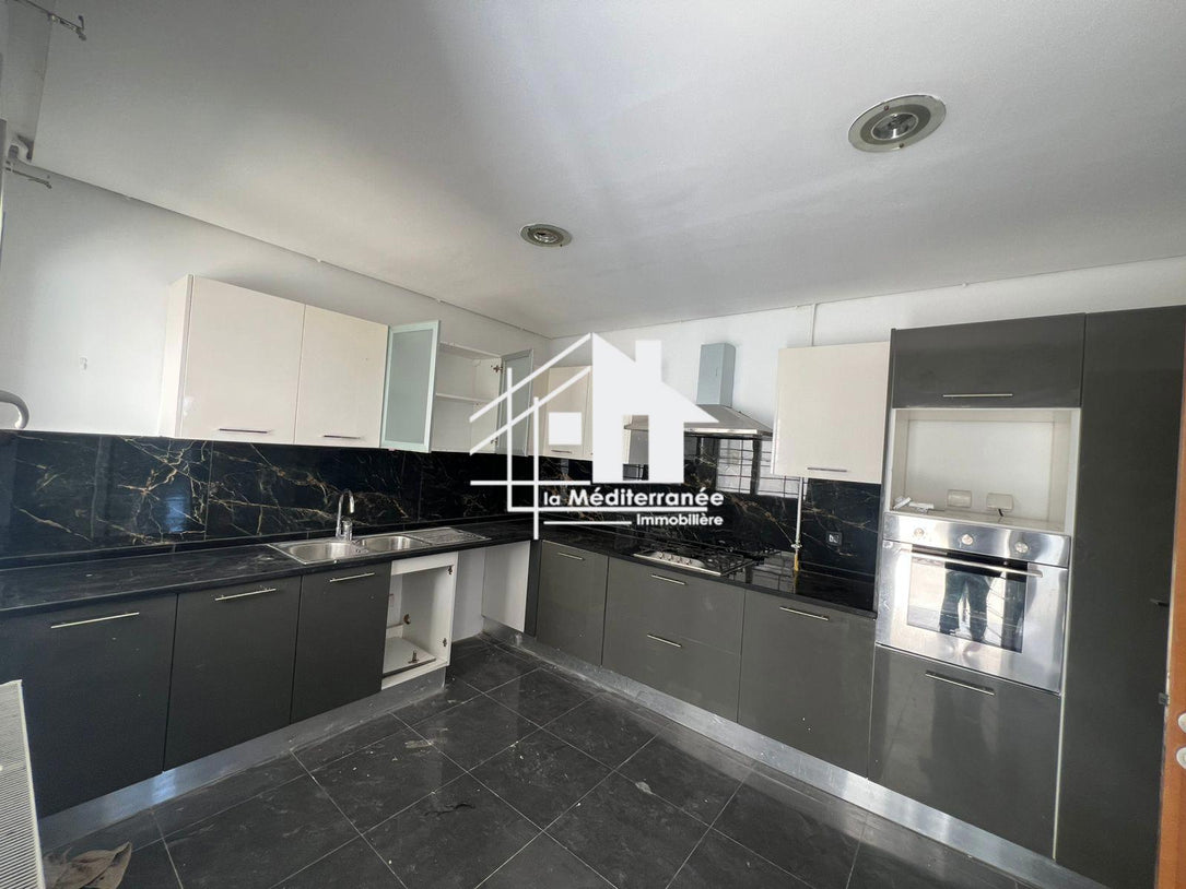 Appartement S+3 vide aux jardins de carthage