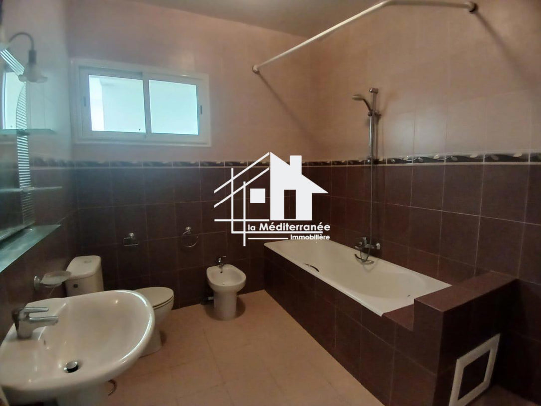 A louer duplex s+3 à la Marsa