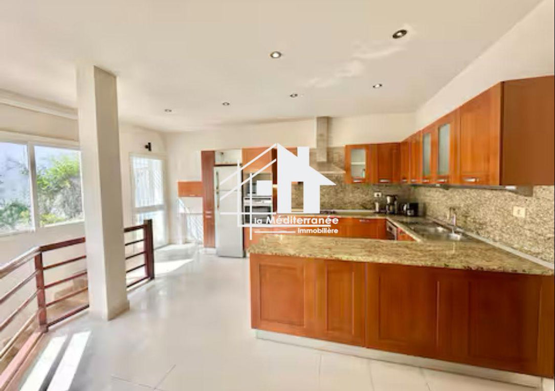 A louer Villa S+5 à la Marsa