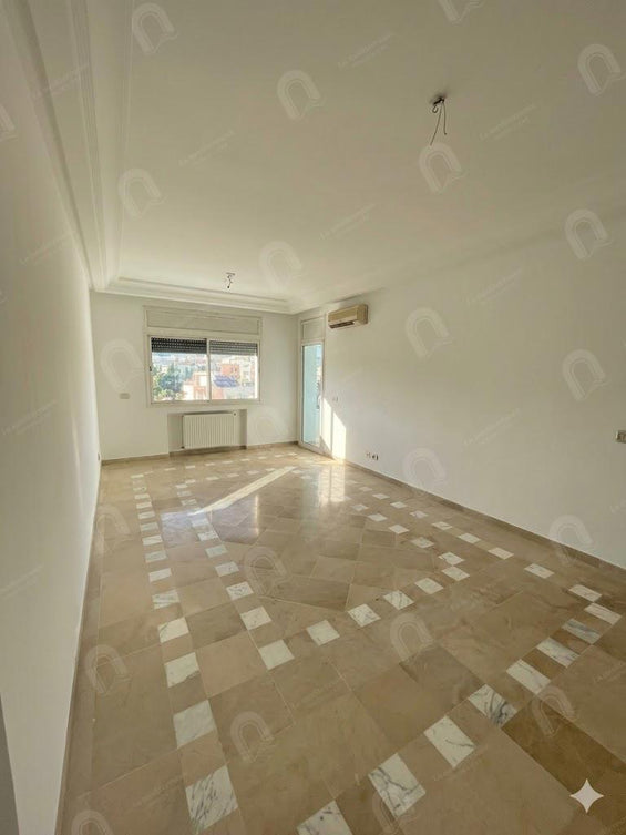 à louer un appartement s+2 à cité ennasr 1