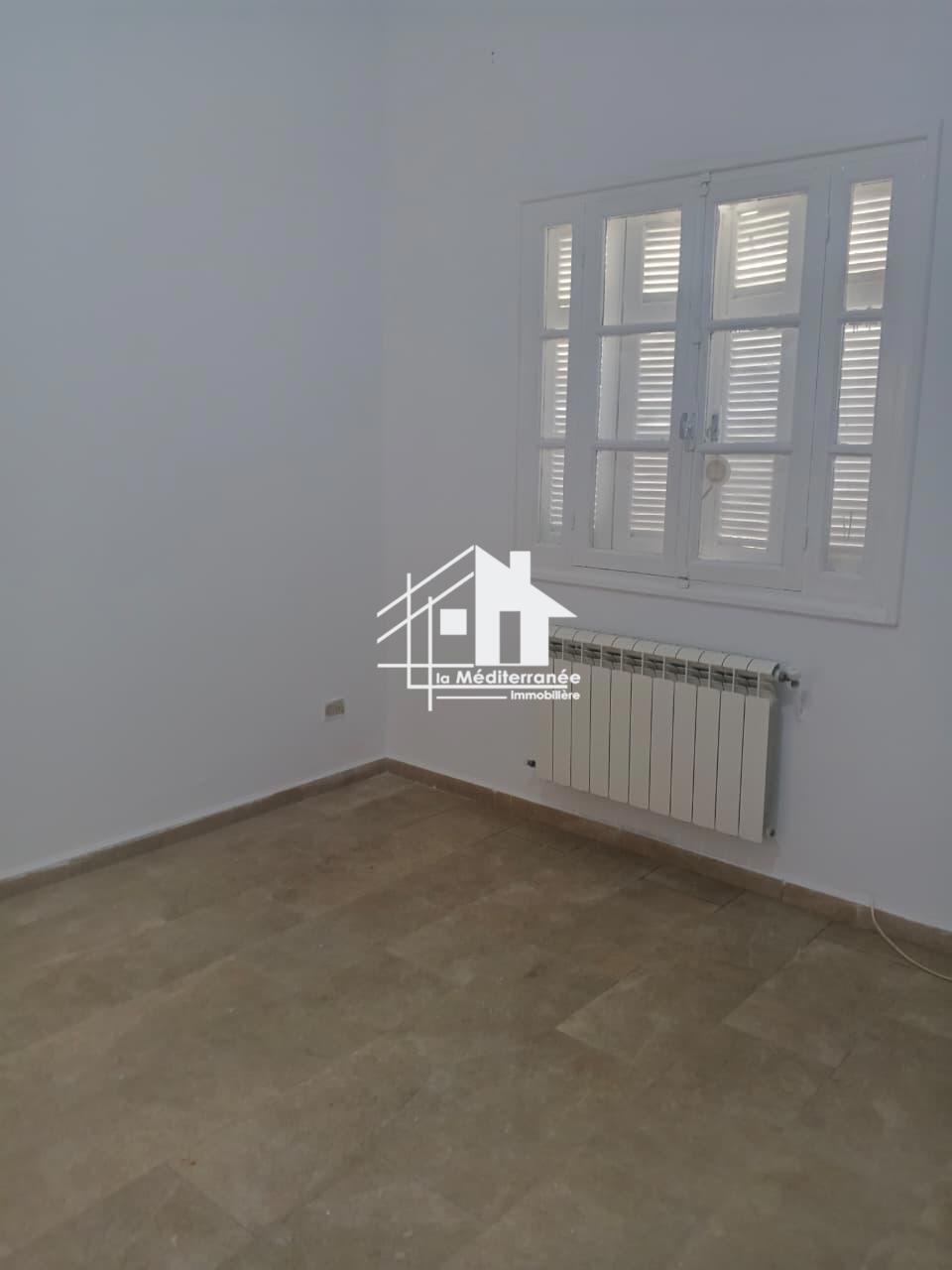 A louer étage de villa S+3 Rdc à bayrem etounsi