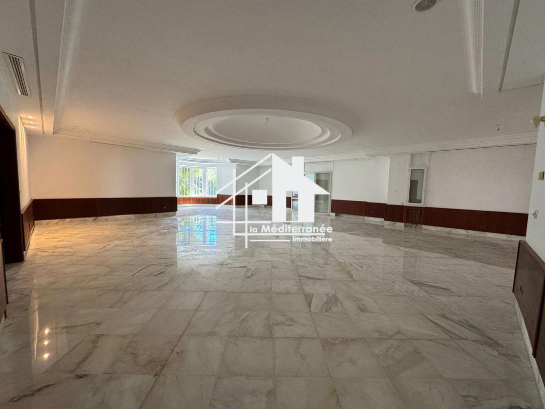 A louer une magnifique villa de maitre S+6