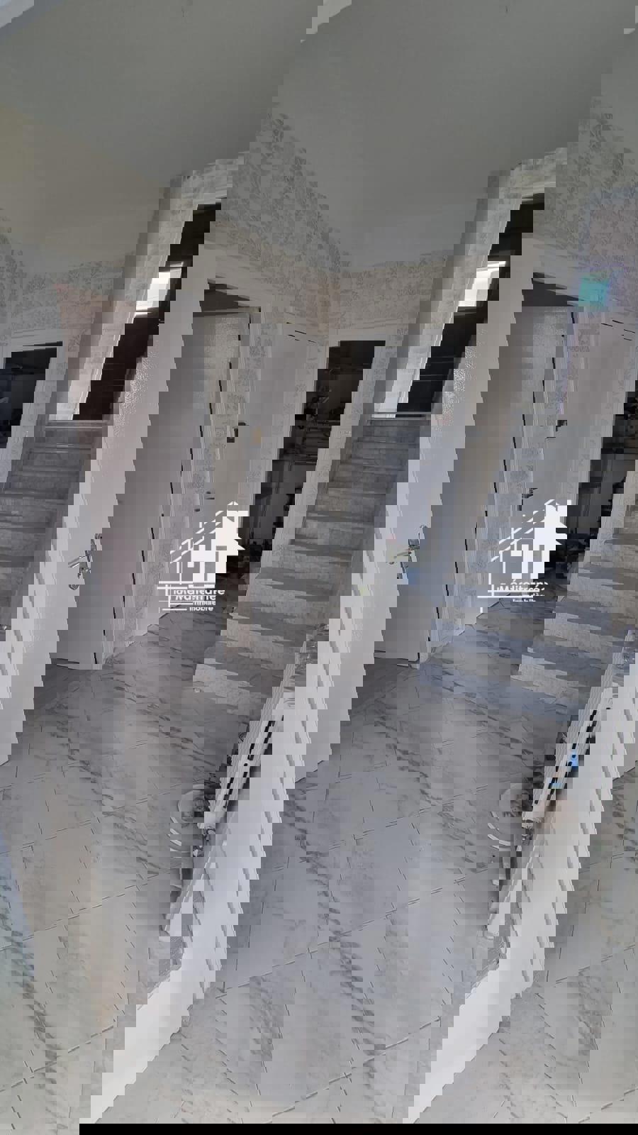 a louer appartement duplex s+3 à khaznadar