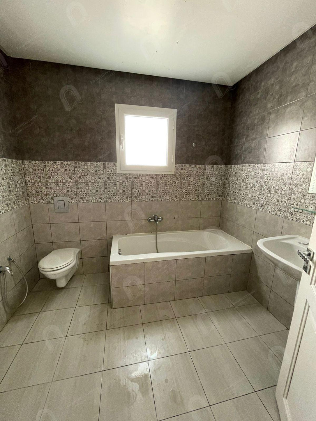 à louer un appartement s+4 aux jardins d'el menzah 2