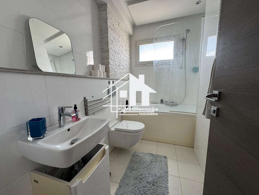 Une magnifique villa S+5 avec piscine au Lac 2