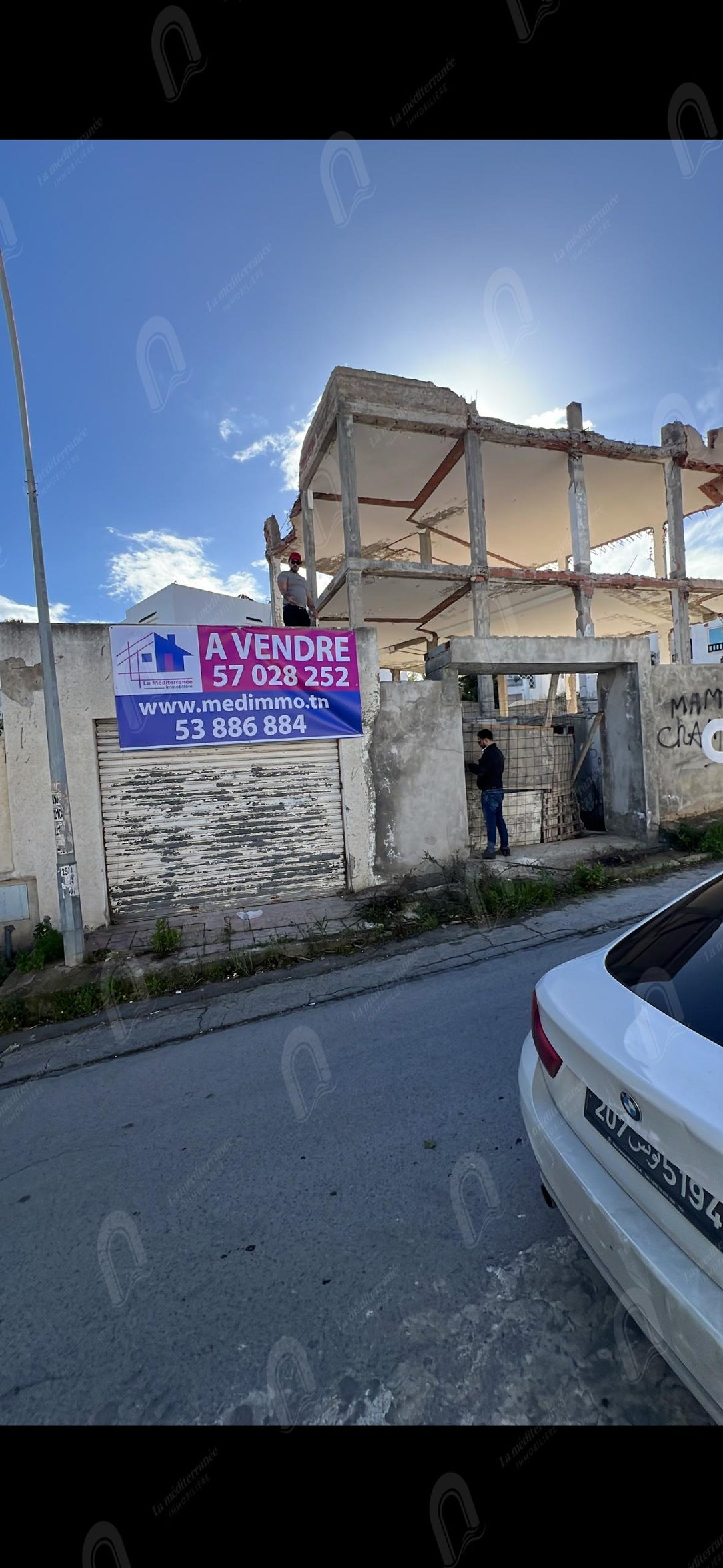 A vendre villa inachevée  a menzah 9